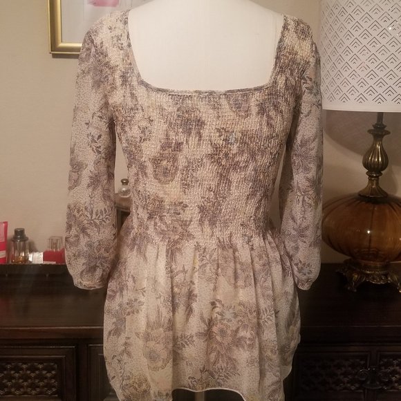 Romantic Ruched Floral Top - Picture 7 of 8